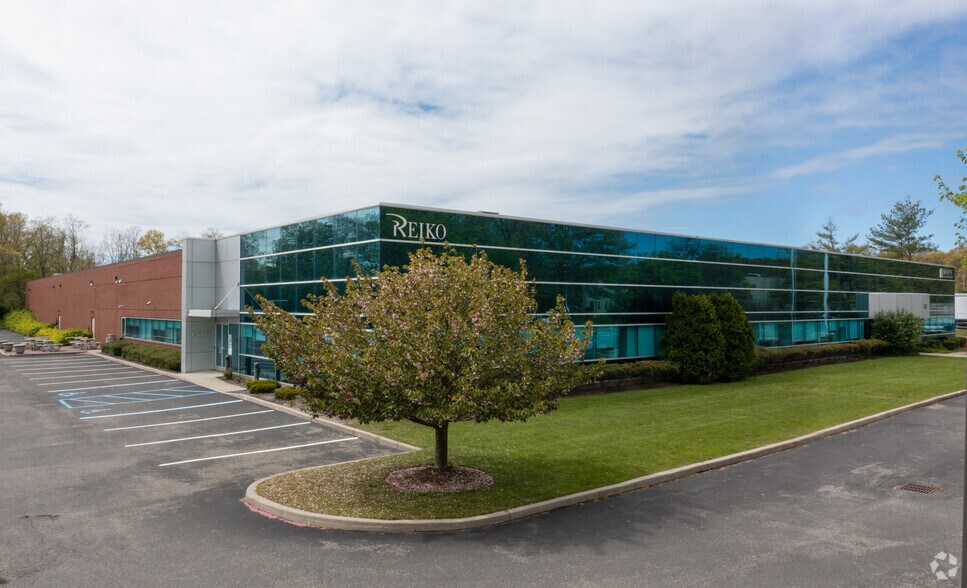 More Photos Of 55 Mall Dr, Commack Distribution For Lease