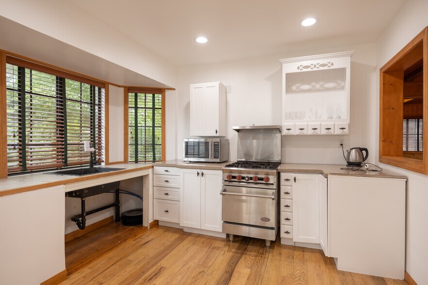 More Photos Of 1016 W Big Bear Blvd, Big Bear City Office Residential For Sale