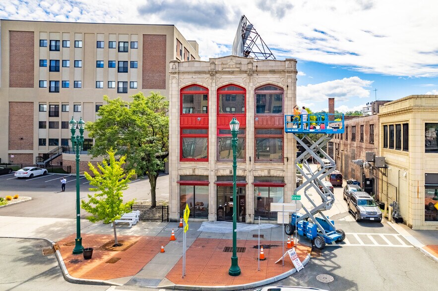 More Photos Of 180 Erie Blvd, Schenectady Office Residential For Sale