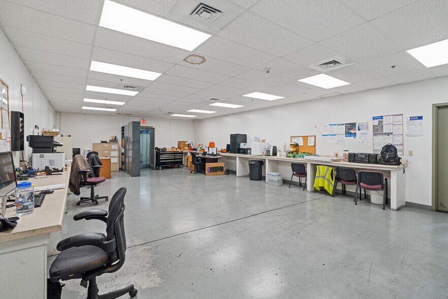 More Photos Of 26 Sears Way, West Springfield Distribution For Sale