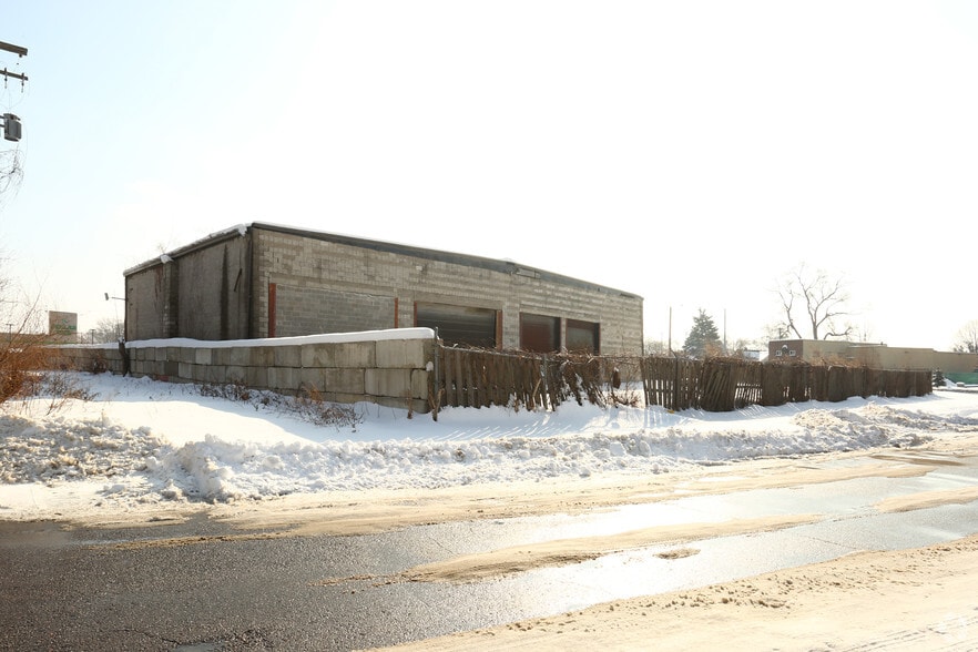More Photos Of 2437 S Schaefer Hwy, Detroit Service For Lease