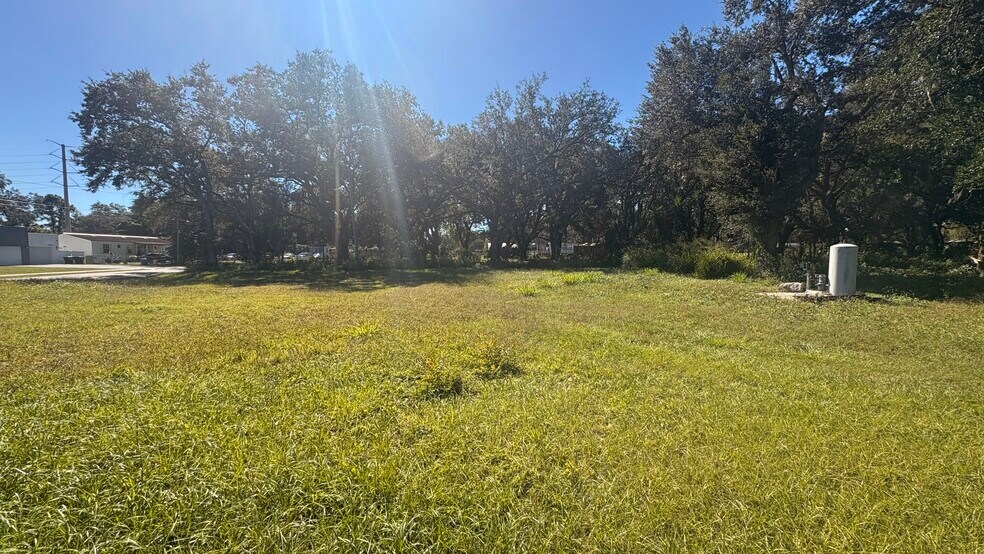 More Photos Of 15200 E Colonial Dr, Orlando Bar For Sale