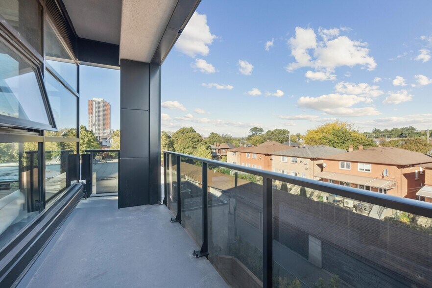 More Photos Of 288-300 Geary Ave, Toronto Manufacturing For Sale