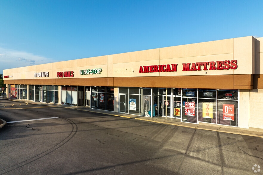 More Photos Of 6409 Grand Ave, Gurnee Storefront Retail Office For Lease