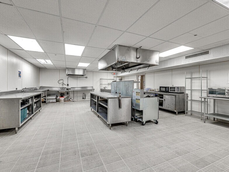 More Photos Of 901 NW 25th St, Oklahoma City Healthcare For Sale