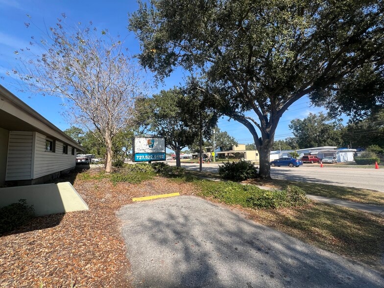 More Photos Of 5200 16th St N, Saint Petersburg Office For Lease