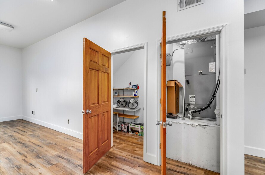 More Photos Of 51 Market St, Apalachicola Storefront Retail Residential For Lease