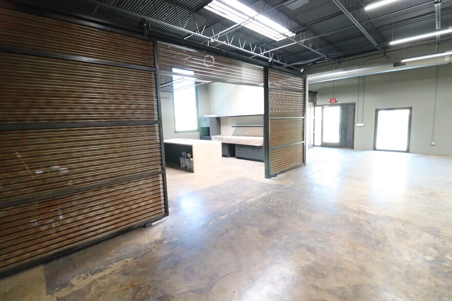 More Photos Of 702 W Commerce St, Dallas Loft Creative Space For Sale