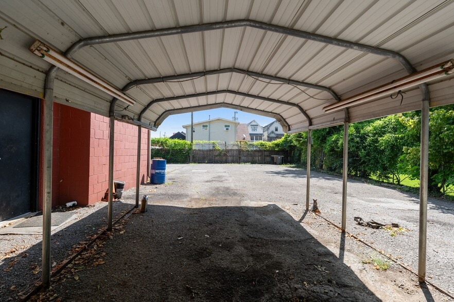 More Photos Of 5409 Charlotte Pike, Nashville Auto Dealership For Lease