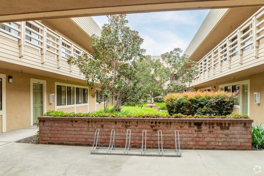 More Photos Of 5951 Encina Rd, Goleta Office For Lease