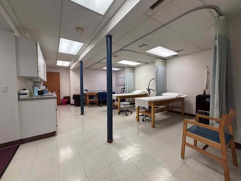 More Photos Of 501 E Cummins St, Tecumseh Medical For Sale