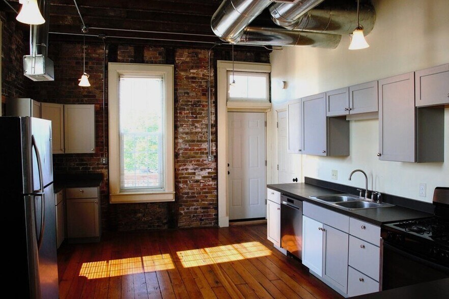 More Photos Of 1028 State St, Racine Storefront Retail Residential For Sale