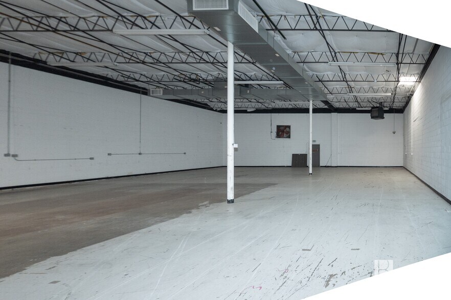 More Photos Of 1350 Motor Cir, Dallas Warehouse For Lease