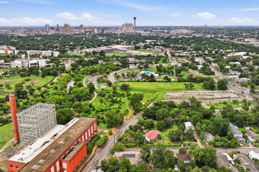 More Photos Of 200 Mission Rd, San Antonio Flex For Sale