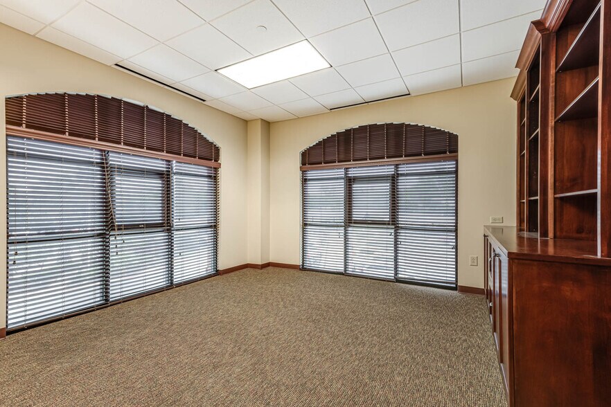 More Photos Of 2632 Broadway St, San Antonio Medical For Lease