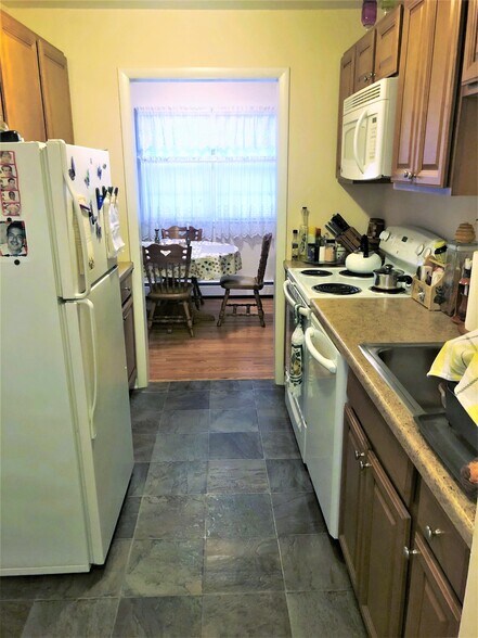 More Photos Of 5512 S Brainard Ave, Countryside Apartments For Lease