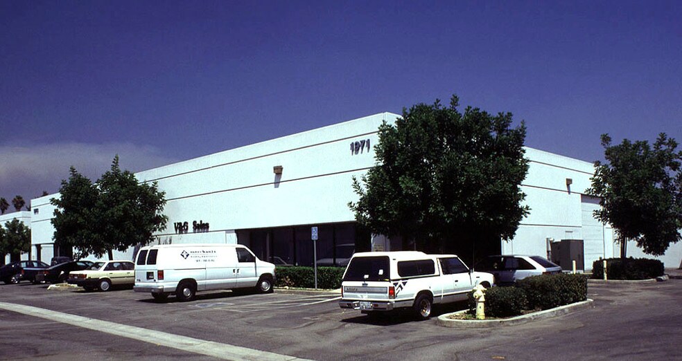 More Photos Of 1971-1973 W Holt Ave, Pomona Manufacturing For Lease