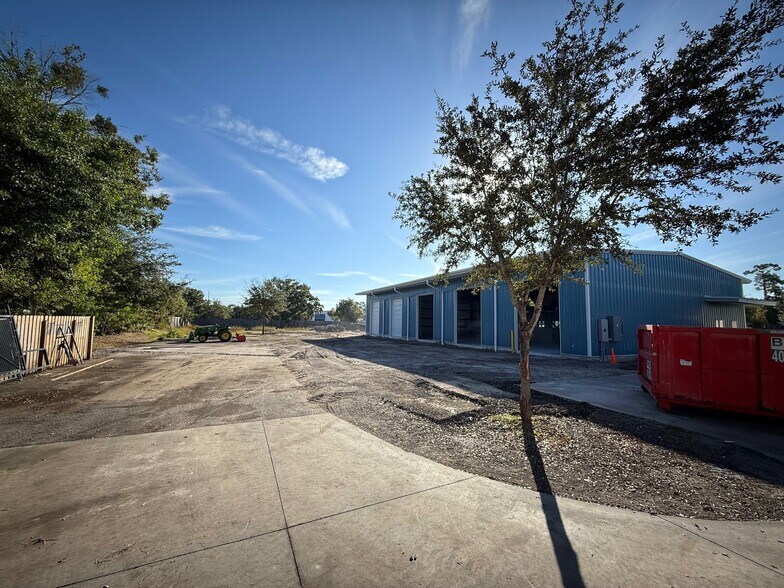 More Photos Of 6940 Sonny Dale Dr, West Melbourne Warehouse For Lease