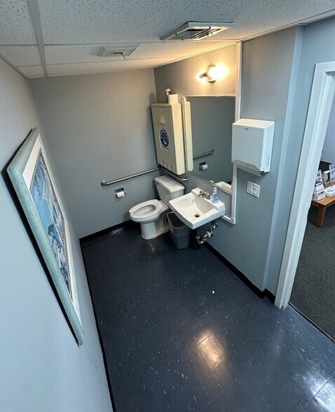 More Photos Of 350 Bloomfield Ave, Bloomfield Office For Sale