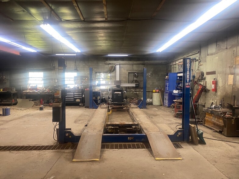 More Photos Of 330 West Ave, Lockport Auto Repair For Sale