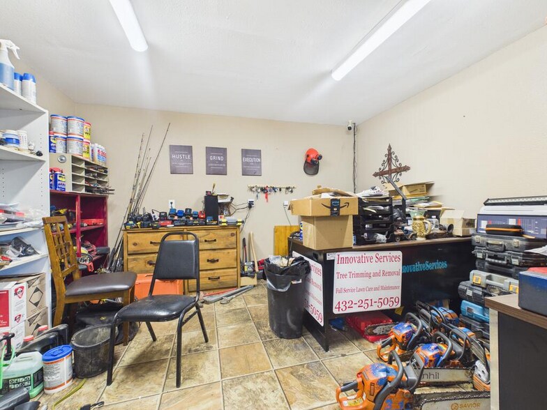 More Photos Of 1014 S Stockton Ave, Monahans Warehouse For Sale