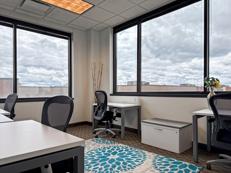 More Photos Of 1622-1650 W End Blvd, Saint Louis Park Coworking Space