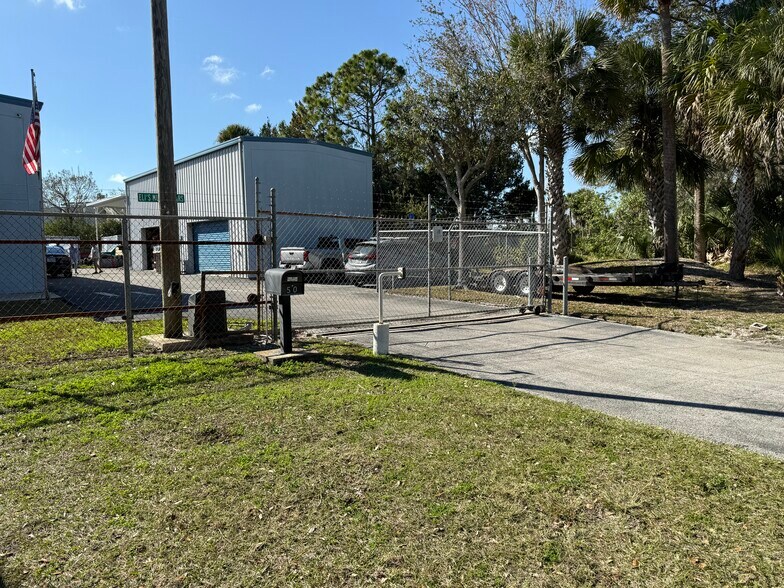 More Photos Of 50 S Perrott Dr, Ormond Beach Service For Sale