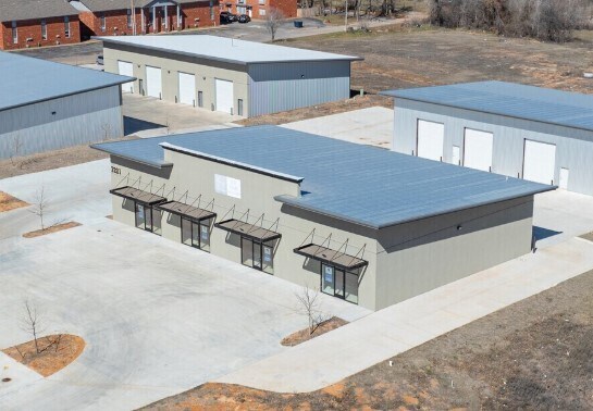 Primary Photo Of 7221 NW 23rd St, Bethany Showroom For Lease