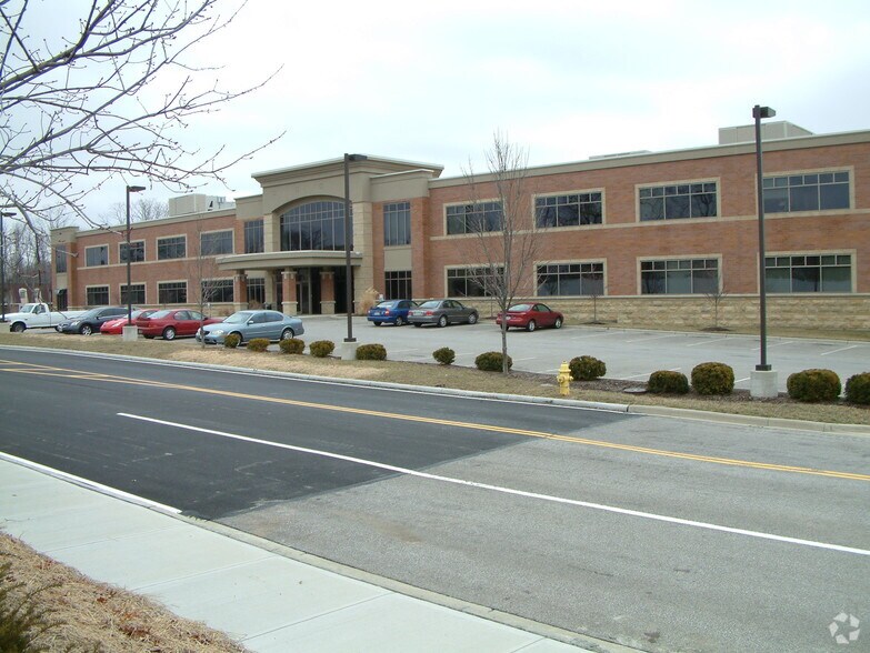 More Photos Of 8250 Kenwood Crossing Way, Cincinnati Medical For Lease