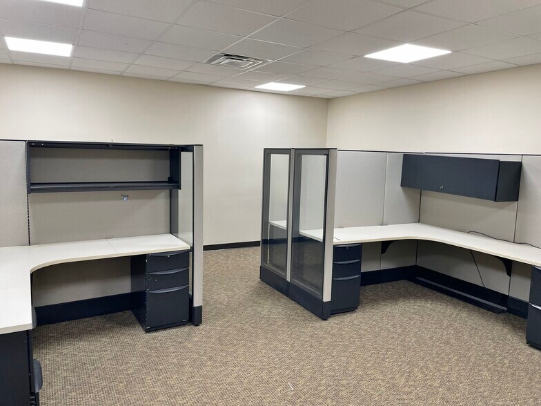 More Photos Of 5600 Philip J Rhoads Ave, Bethany Office For Lease