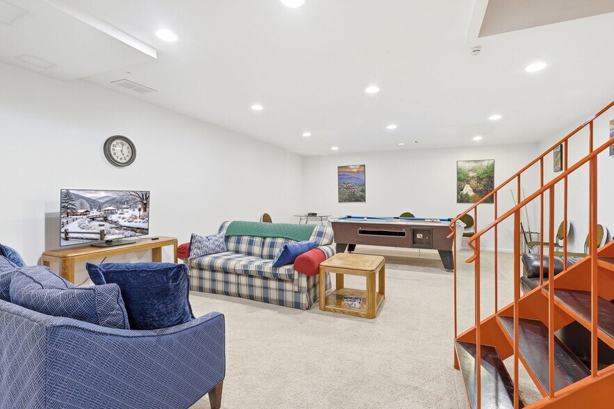 More Photos Of 1644 Broadstone Rd, Banner Elk General Retail For Sale