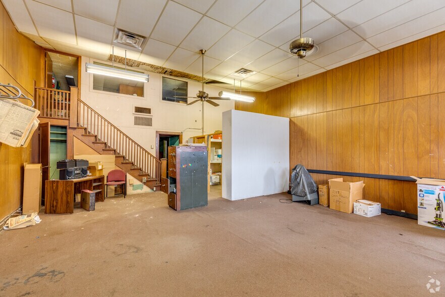 More Photos Of 113 W Harvey Ave, Wellington Office For Sale