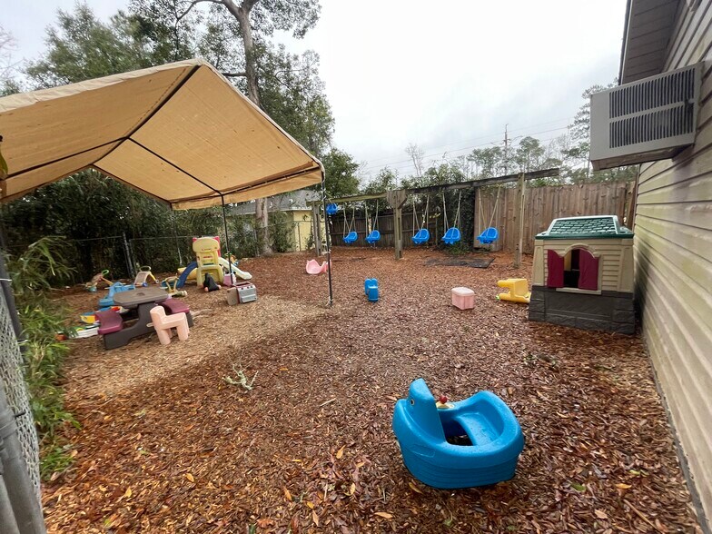 More Photos Of 6723 Golfview St, Jacksonville Daycare Center For Sale
