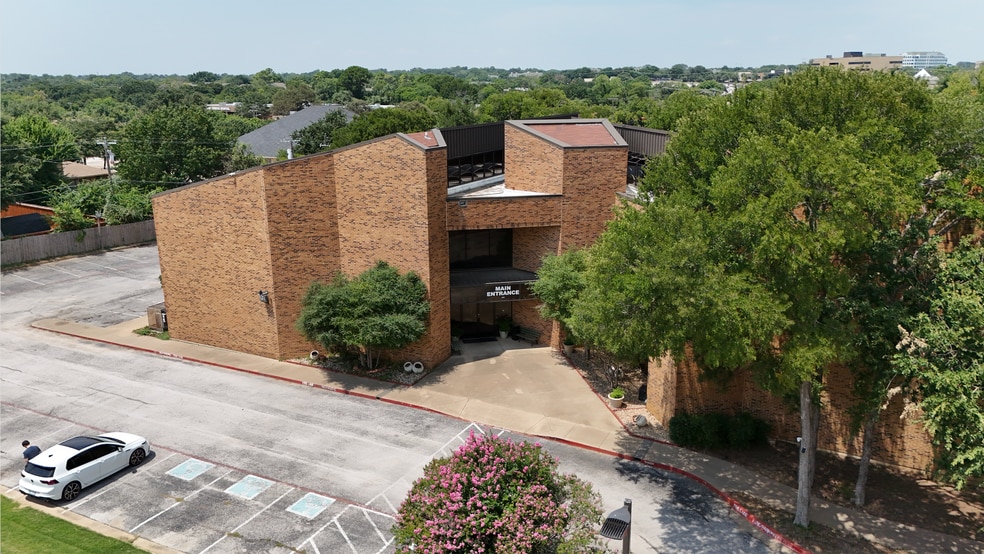 More Photos Of 2275 Westpark Ct, Euless Office For Lease