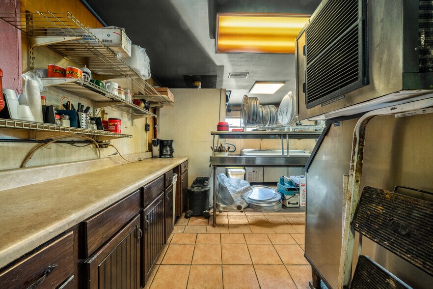 More Photos Of 637 S Commerce Ave, Sebring Restaurant For Sale