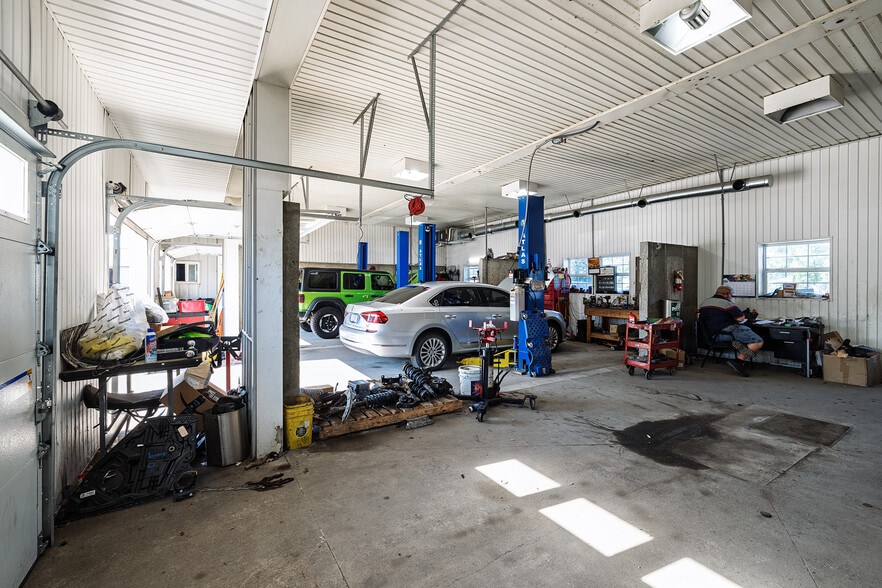 More Photos Of 1518 S Dixon Rd, Kokomo Storefront For Sale