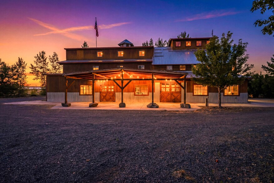 More Photos Of 315 Monument Dr, Burbank Freestanding For Sale