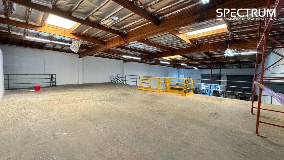 More Photos Of 15927-15929 Arminta St, Van Nuys Manufacturing For Lease