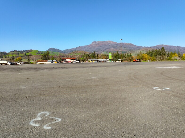 More Photos Of 1577 Glide Loop Dr, Glide Industrial For Sale