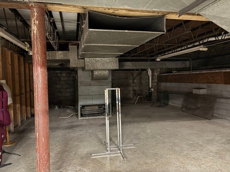 More Photos Of 1202 NW 4th St, Grand Rapids Freestanding For Sale