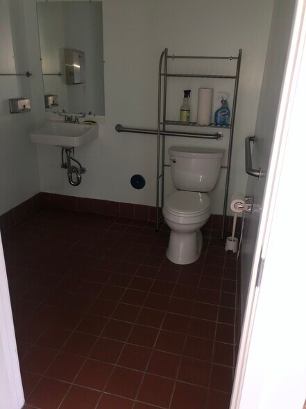 More Photos Of 6555-6557 Shattuck Ave, Oakland Office Residential For Lease