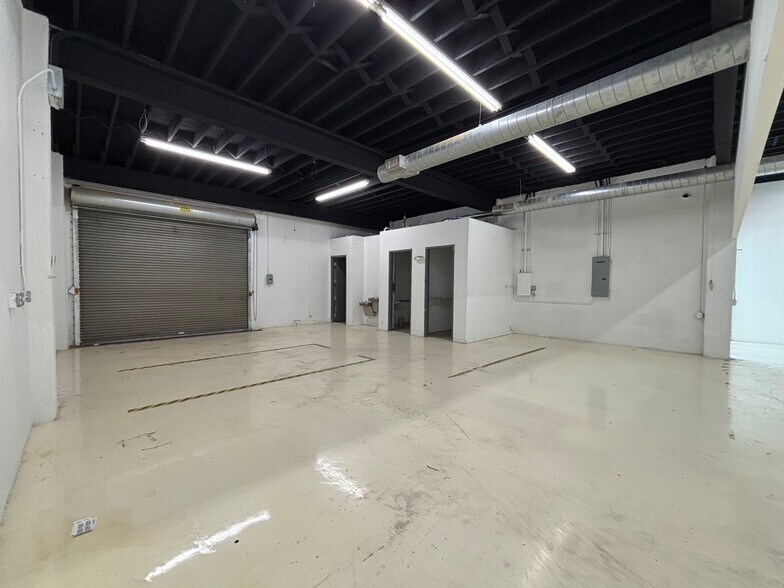 More Photos Of 2921 NW 6th Ave, Miami Warehouse For Lease