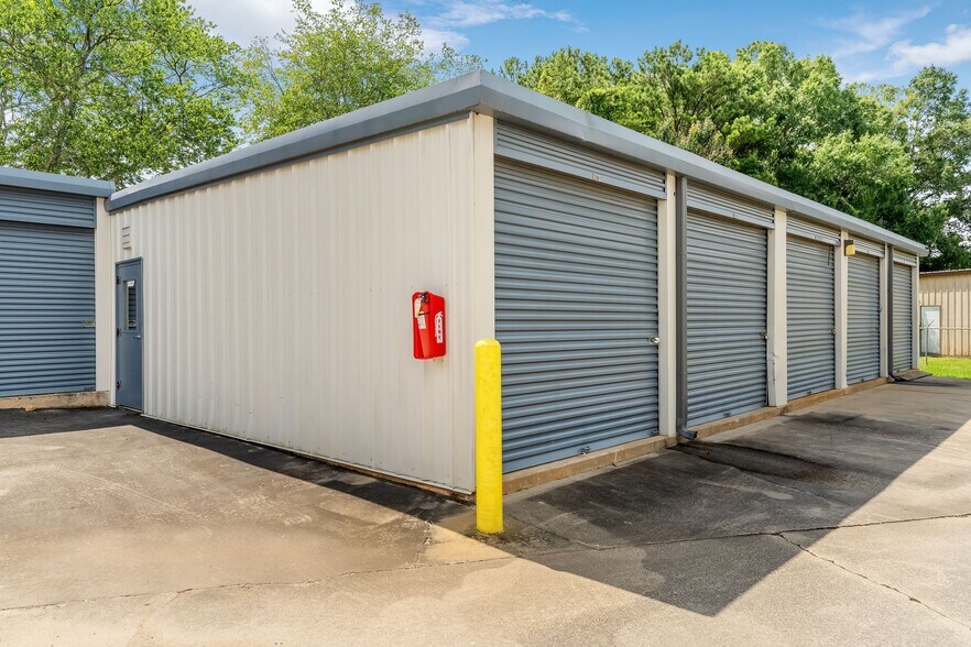 More Photos Of 126 Huddleston Rd, Peachtree City Self Storage For Sale