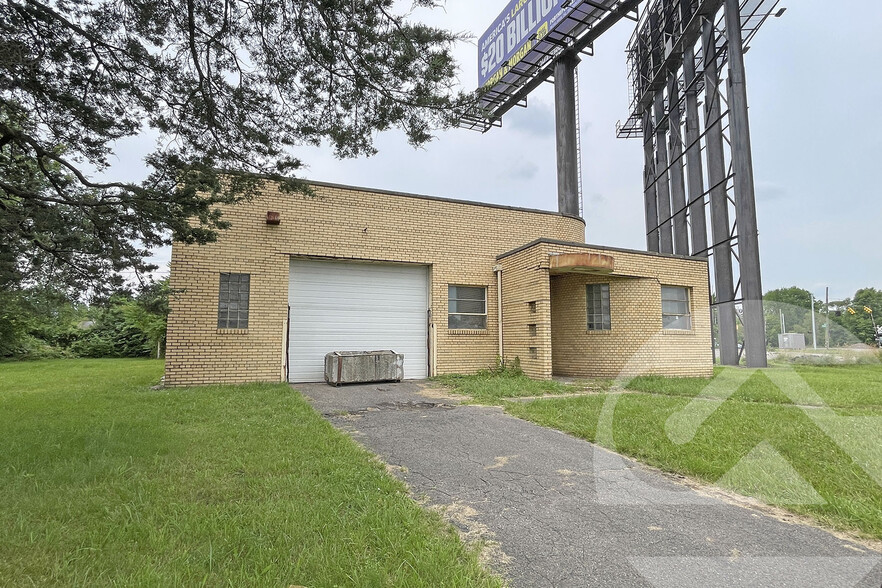 Primary Photo Of 17905 Chrysler Dr, Detroit Warehouse For Sale