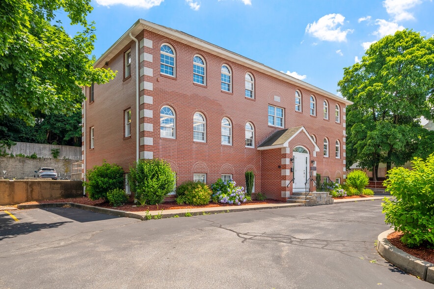 More Photos Of 352 Park Ave, Woonsocket Office For Sale