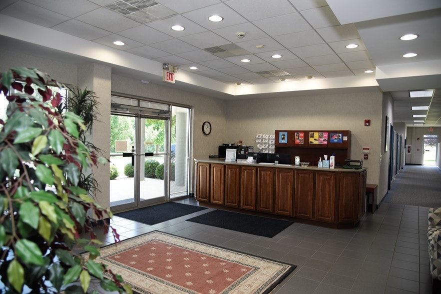 More Photos Of 131 Dawson Dr, Winchester Office For Lease