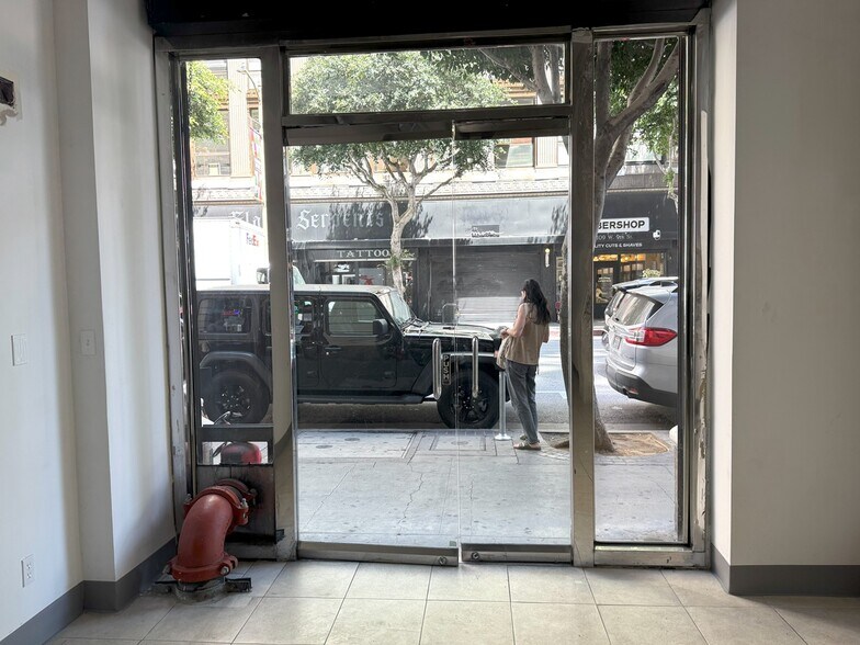 More Photos Of 100-112 W 9th St, Los Angeles Office For Lease