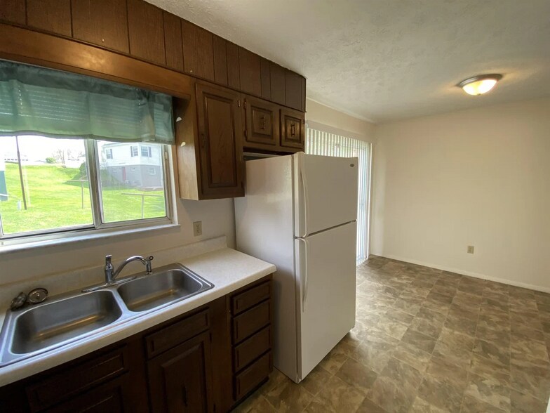 More Photos Of 5031 W Pea Ridge Rd, Huntington Apartments For Sale