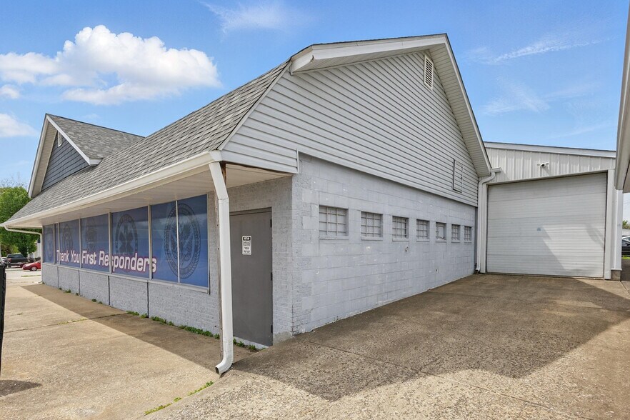 More Photos Of 581 E Cherry St, Troy Freestanding For Sale