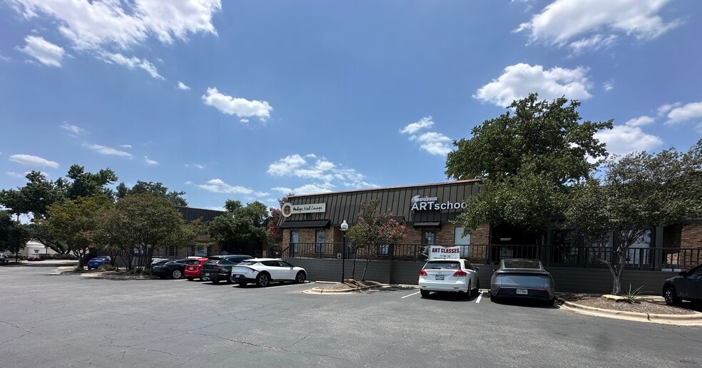 More Photos Of 8108 Mesa Dr, Austin Unknown For Lease